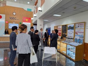 THỨ TRƯỞNG BỘ NGOẠI GIAO NHẬT BẢN THĂM VÀ LÀM VIỆC TẠI VJCC-HCMC, KHẲNG ĐỊNH VAI TRÒ CỦA KEIEIJUKU TRONG HỢP TÁC VIỆT – NHẬT